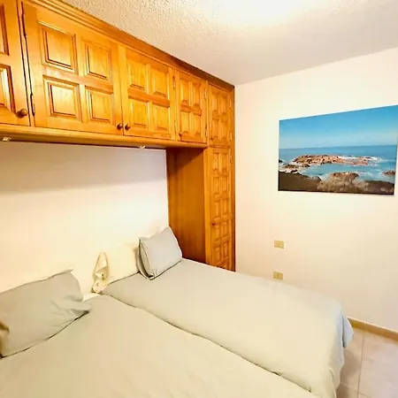 With Pool And Sea View شقة