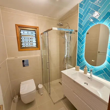 With Pool And Sea View Апартаменты