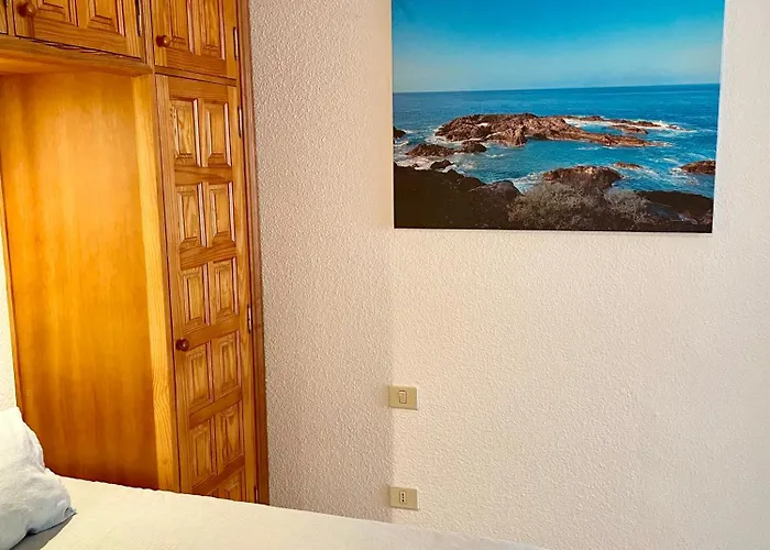 Apartmán With Pool And Sea View