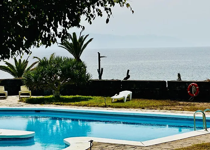 Apartmán With Pool And Sea View